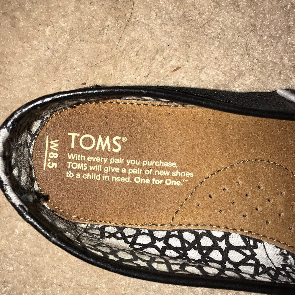 TOMS - Picture 3 of 6